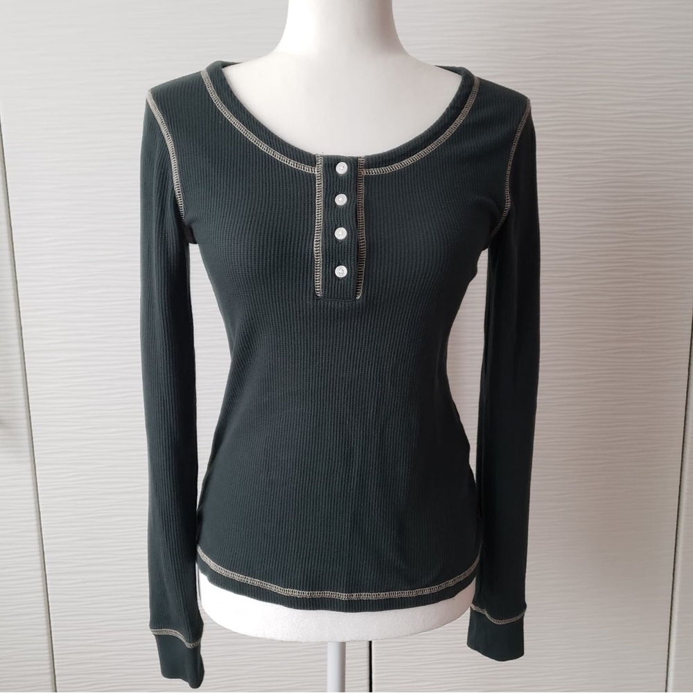 Levi's Buttoned Long Sleeve Top